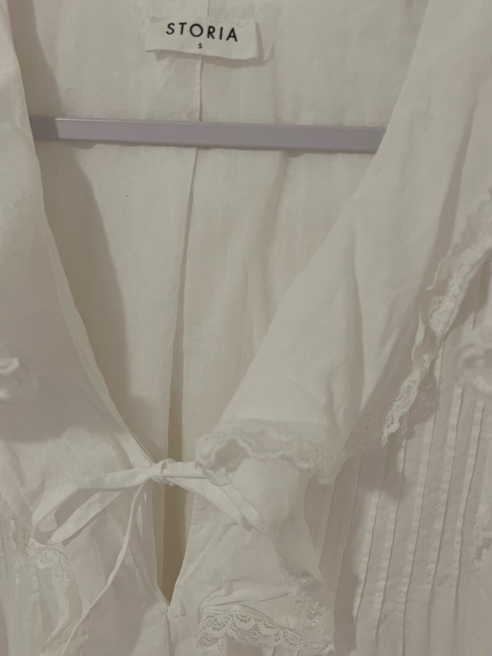 Storia White Ruffled Short Dress - Picture 5 of 5